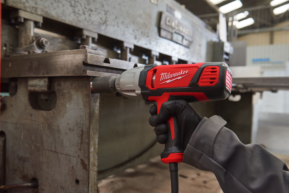 Llave de impacto de 725W, recepción 1/2" pin, capacidad máxima tornillos M20, par máximo 400Nm