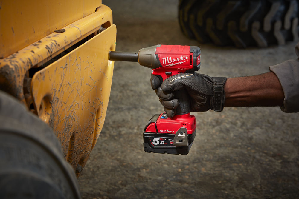 Llave impacto M18 FUEL ONEKEY sin escobillas, 1/2" con anillo 300Nm; 4 modos, 5,0Ah con HD Box