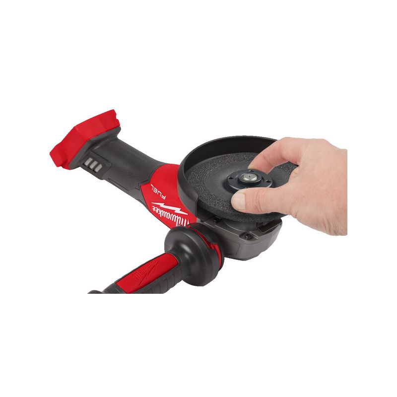 Amoladora angular M18 FUEL™, diámetro del disco 125mm, 8500rpm, AVS, FIXTEC™, protección anti-kickback, interruptor de botón con bloqueo. Incluye guarda adicional para corte. Se suministra en versión cero, sin baterías ni cargador