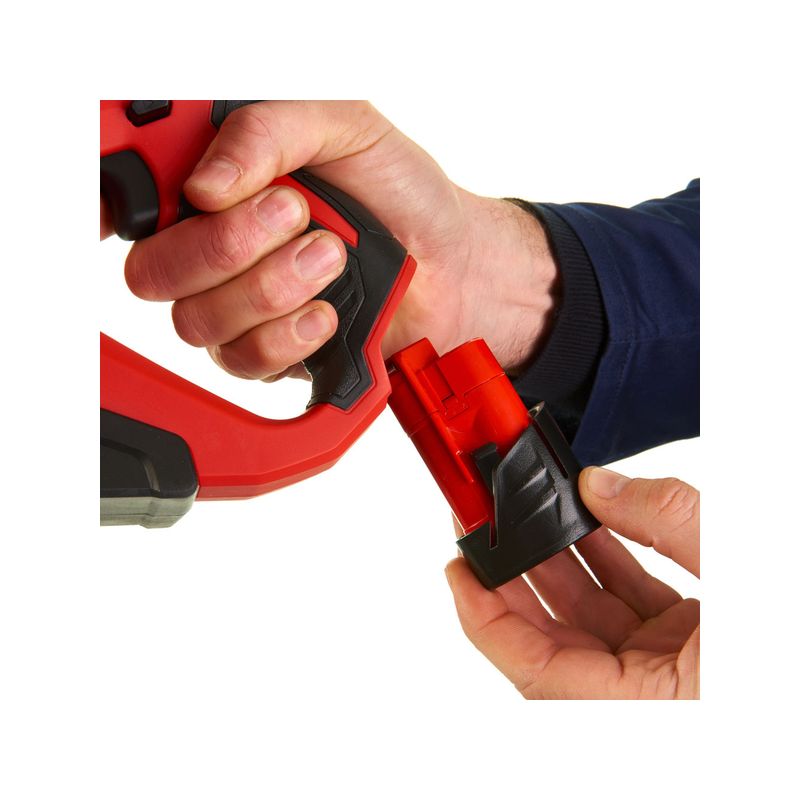 Desatascadora M12™, alimentación automática, espiral de 8mm, longitud del cable 7,6m, máximo diámetro de tubería 60mm. Se suministra en versión cero, sin baterías ni cargador, en cubo de transporte