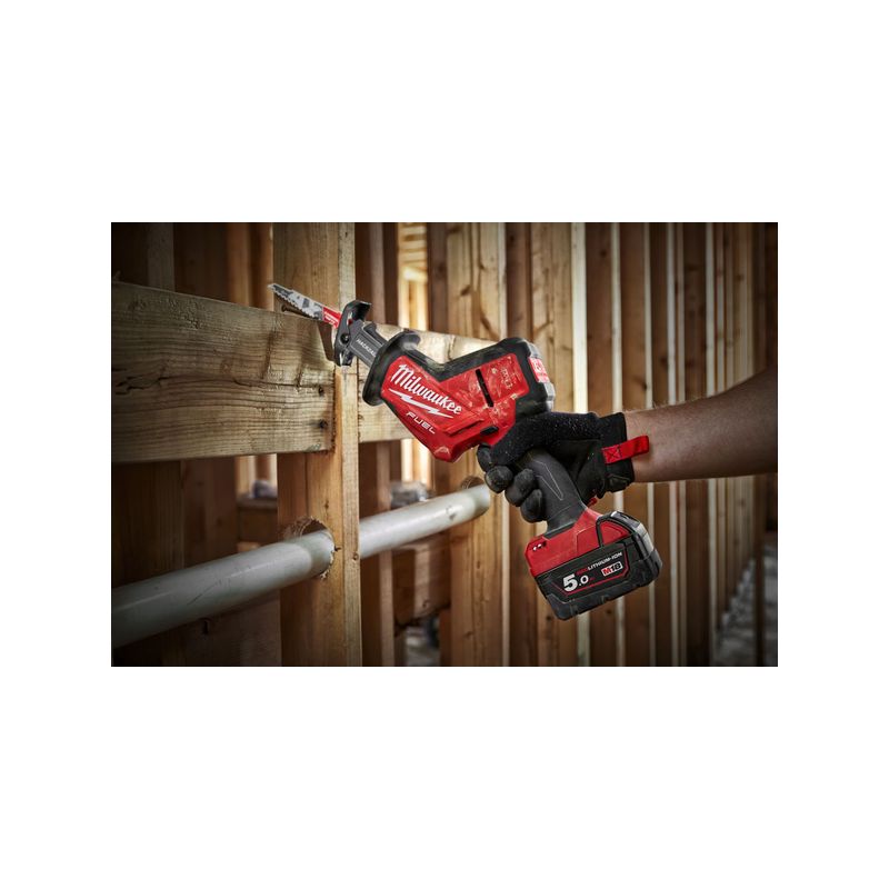 Sierra de sable de una mano M18 FUEL™ HACKZALL™, carrera 22mm, 0-3000cpm, FIXTEC™. Se suministra con 2 baterías M18B5 y cargador rápido M12-18FC, en HD-box