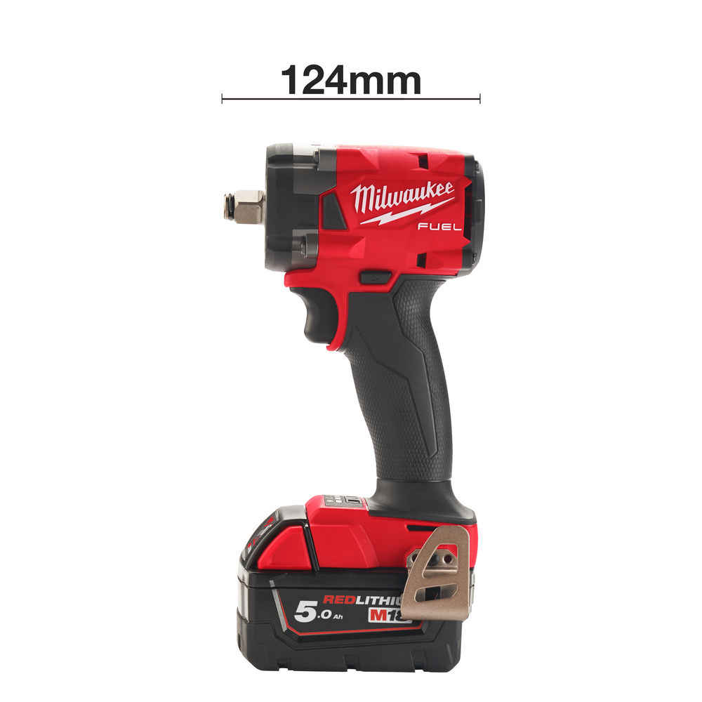 Llave de impacto M18 FUEL™, recepción 1/2" con anillo de fricción, 4 modos, máximo par de apriete/desapriete 339Nm, ancho de la cabeza 66mm, longitud total 124mm, iluminación LED sin sombras. Se suministra con 2 baterías M18B5 y cargador rápido M12-18FC, en HD-box