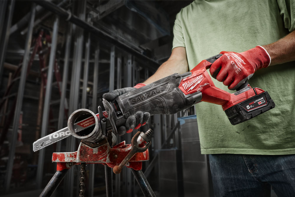 Sierra de sable M18 FUEL™ SAWZALL™, carrera 28,6mm, 0-3000cpm, FIXTEC™. Se suministra en versión cero, sin baterías ni cargador, en HD-box