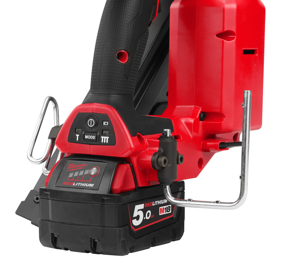 Clavadora de estructuras M18 FUEL™, diámetro clavo 2,9-3,32mm, longitud clavo 50-90mm. Se suministra con 2 baterías M18B5 y cargador rápido M12-18FC, en kitbox