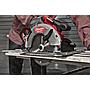 Sierra circular para madera M18 FUEL™, diámetro del disco 190mm, máxima profundidad de corte 66mm, 5800rpm, compatible con raíl guía. Se suministra con 1 batería HIGH OUTPUT™ M18HB12 y cargador rápido M12-18FC, en kitbox